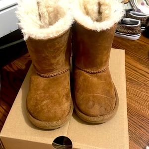 UGG Bailey bow size 6 brown